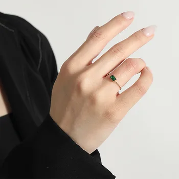 Kórejská verzia jednoduché Emerald zirkón drawable nastaviteľné titánové ocele krúžok žien menšiny dizajn luxusné reťazca príliv krúžok